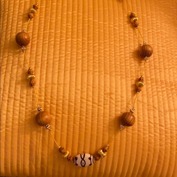 Round wood bead necklace - Picture 3 of 3